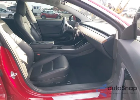 2018 Tesla Model 3 Long Range/Performance z USA, uszkodzony, nr VIN 5YJ3E1EB0JF091613